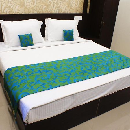 Collection O 8267 Galaxy Inn Kochi Dış mekan fotoğraf