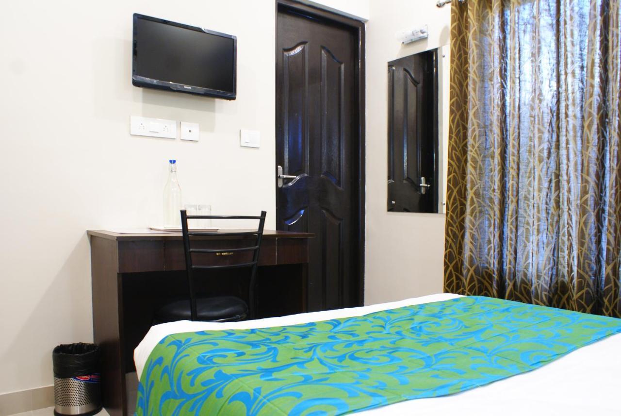 Collection O 8267 Galaxy Inn Kochi Dış mekan fotoğraf