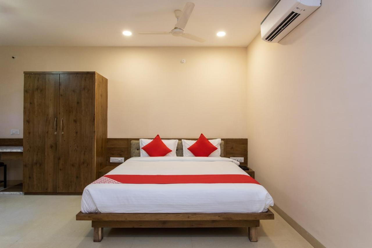 Collection O 8267 Galaxy Inn Kochi Dış mekan fotoğraf