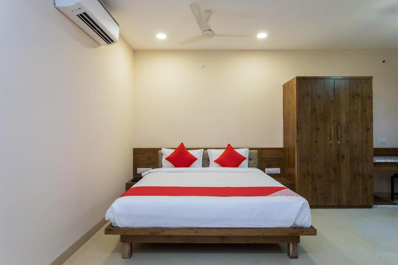 Collection O 8267 Galaxy Inn Kochi Dış mekan fotoğraf