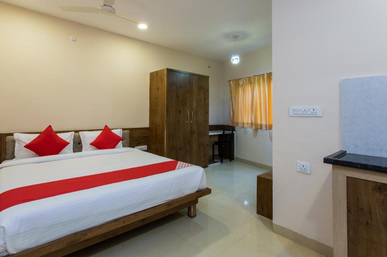 Collection O 8267 Galaxy Inn Kochi Dış mekan fotoğraf