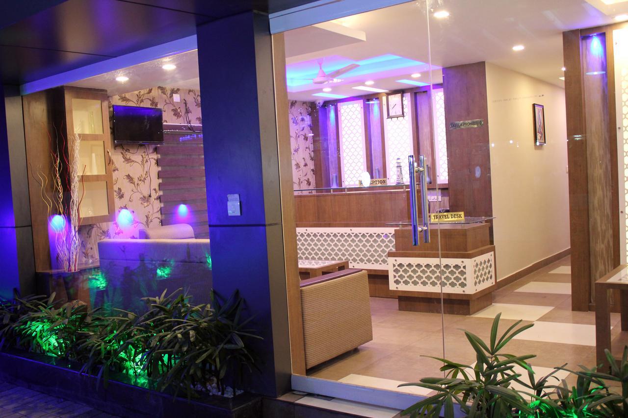 Collection O 8267 Galaxy Inn Kochi Dış mekan fotoğraf