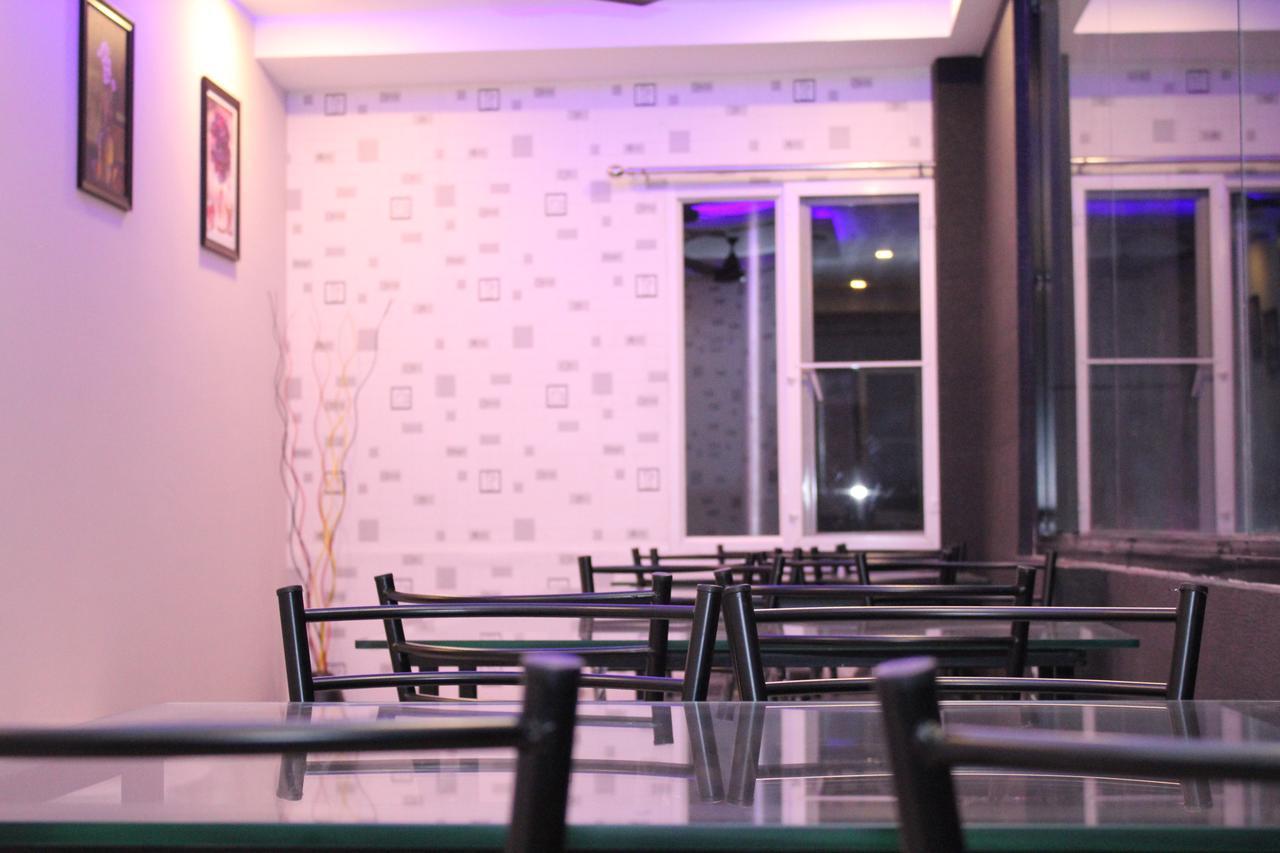 Collection O 8267 Galaxy Inn Kochi Dış mekan fotoğraf